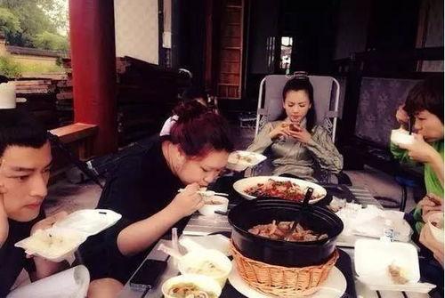 娛樂吃瓜劇組食物,揭秘劇組食物背后的秘密與趣味