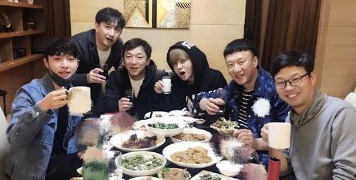 娛樂(lè)吃瓜醬深夜回家,娛樂(lè)吃瓜醬揭秘娛樂(lè)圈幕后故事