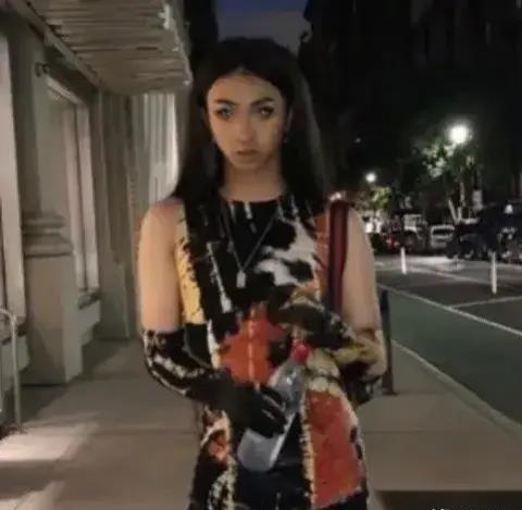 娛樂八卦吃瓜少女視頻,吃瓜少女帶你領(lǐng)略幕后花絮