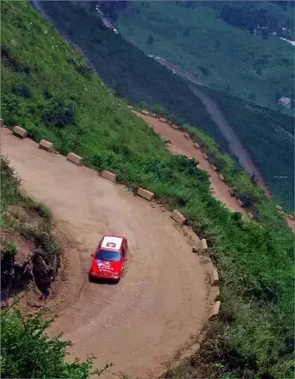 娛樂吃瓜醬拐進(jìn)山里,拐進(jìn)神秘山林探險(xiǎn)記